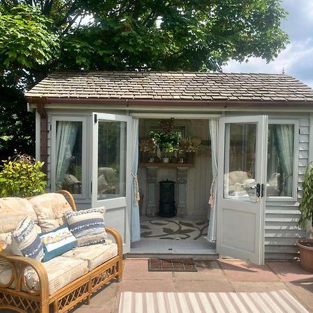 Birds And The Bees Summer House Endon Buitenkant foto