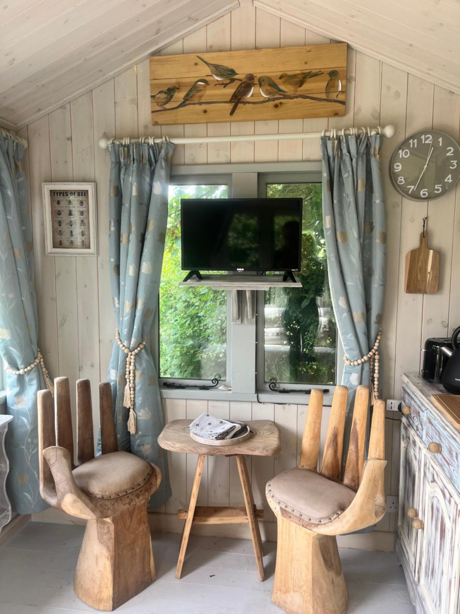 Birds And The Bees Summer House Endon Buitenkant foto