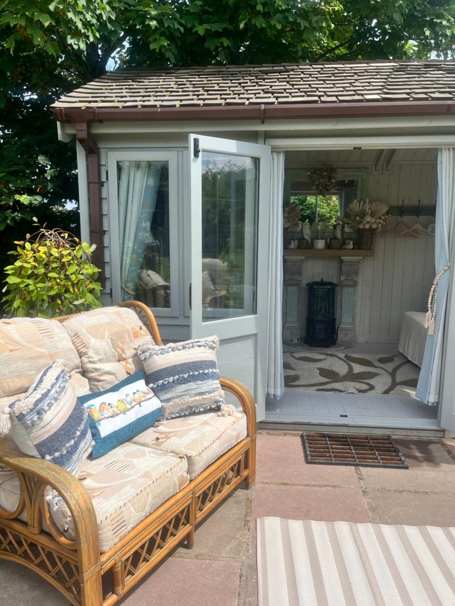 Birds And The Bees Summer House Endon Buitenkant foto