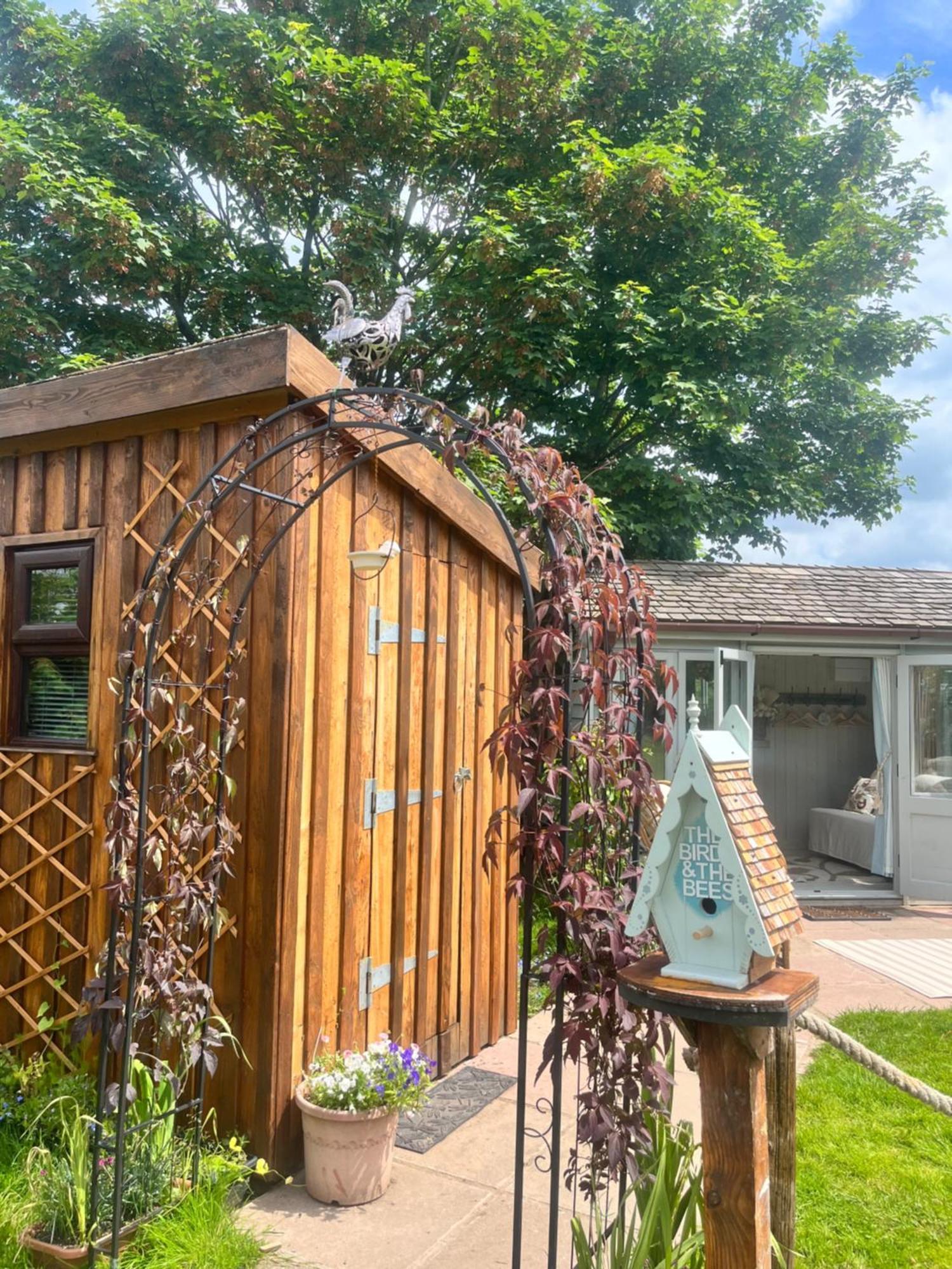 Birds And The Bees Summer House Endon Buitenkant foto