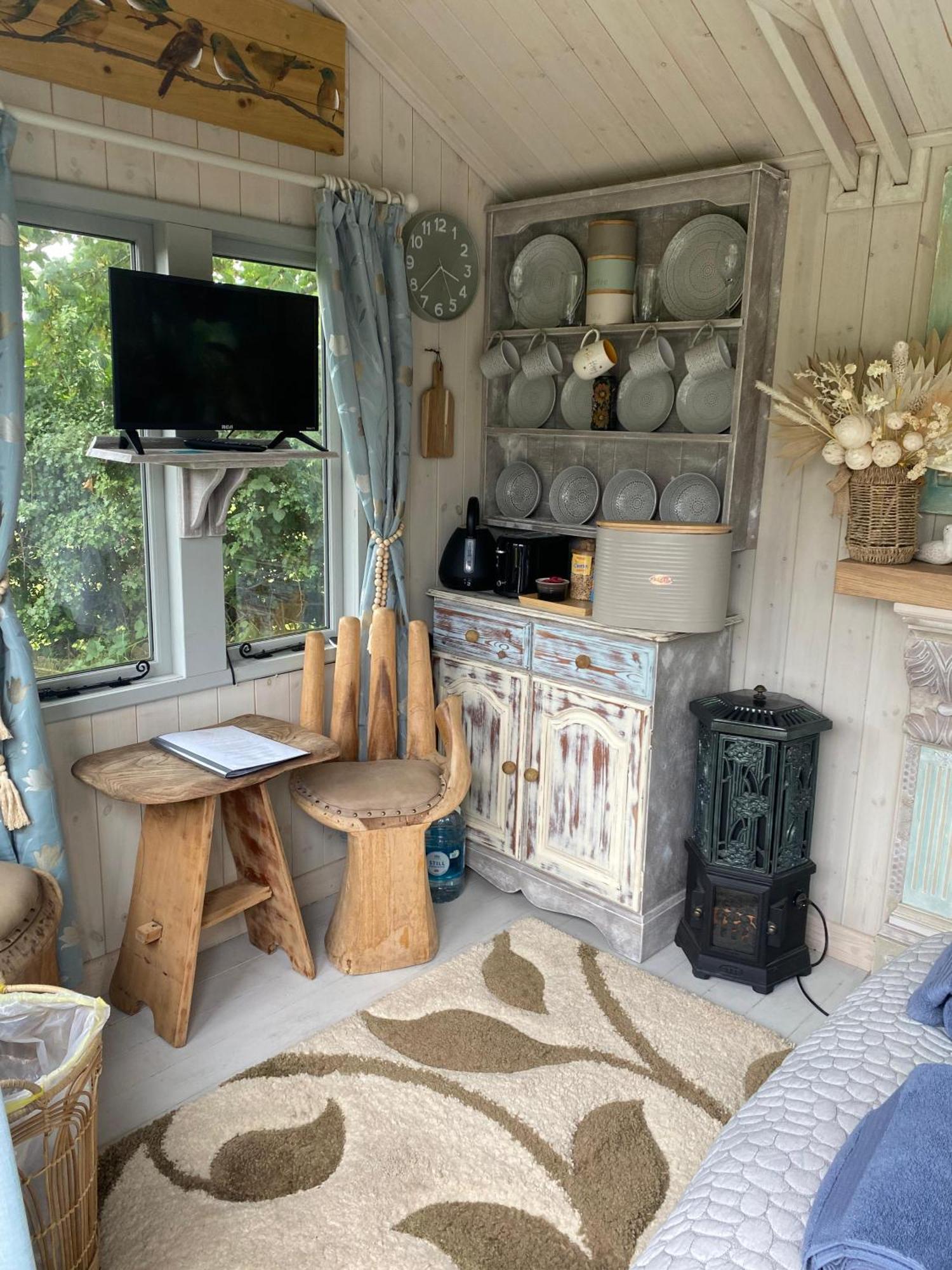 Birds And The Bees Summer House Endon Buitenkant foto